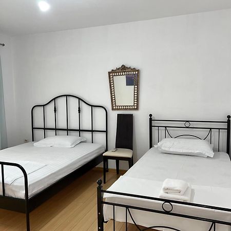 Blloku Family Apartment Tirana Kültér fotó