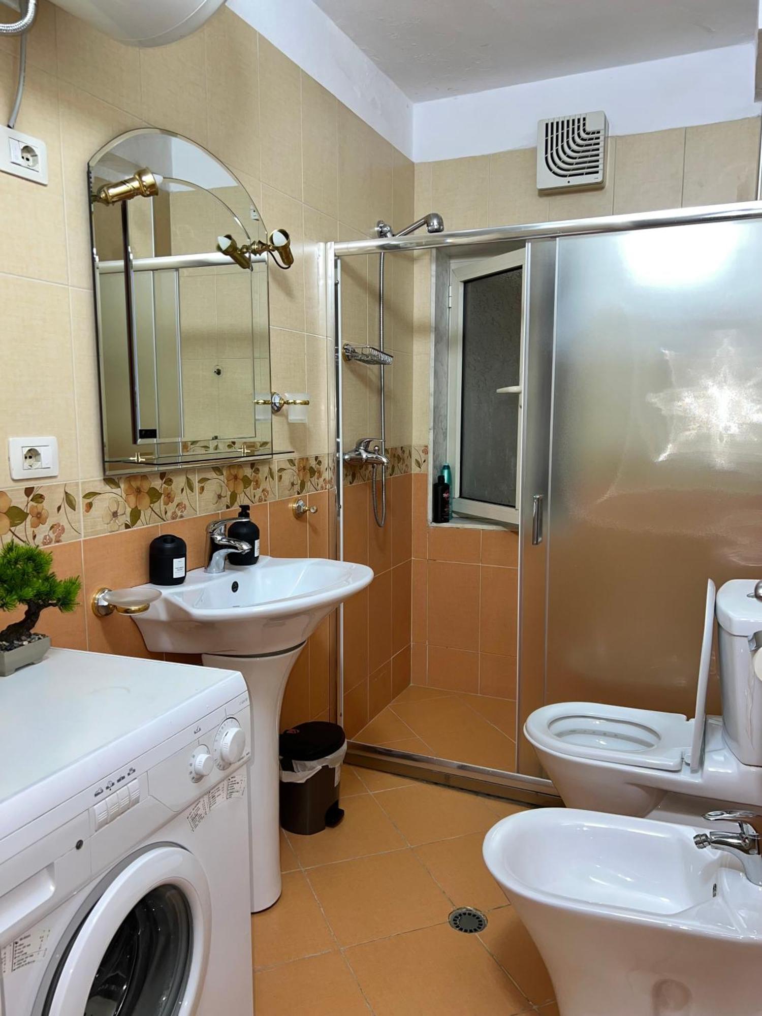 Blloku Family Apartment Tirana Kültér fotó